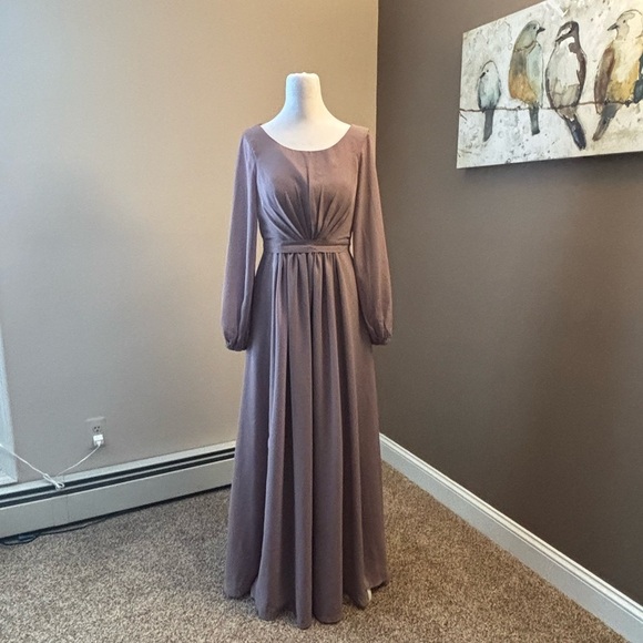 ✨ Mauve Long-Sleeve Formal Gown/Matching Overlay – Elegant Soft Pleated Waist ✨ - Picture 5 of 10